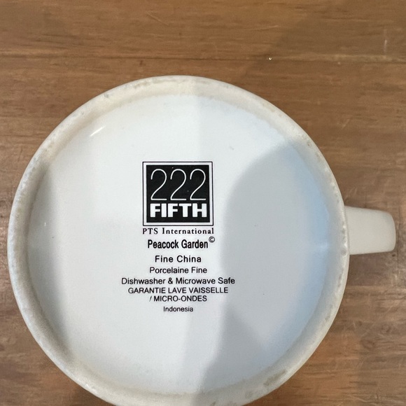 Beautiful Peacock tall coffee mug.Excellent condition.6 1/4”tall 3 3/4” across - Picture 4 of 4